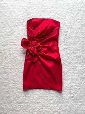 Cache Strapless Floral-Appliqué Cocktail Dress in Vibrant Red